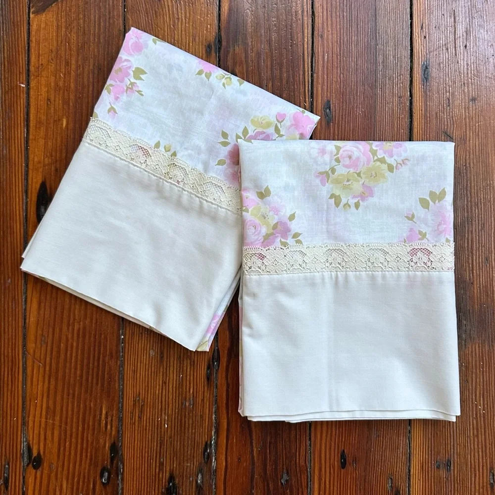 Vintage Springmaid Wondercale set of 2 white & pink floral & lace pillowcases